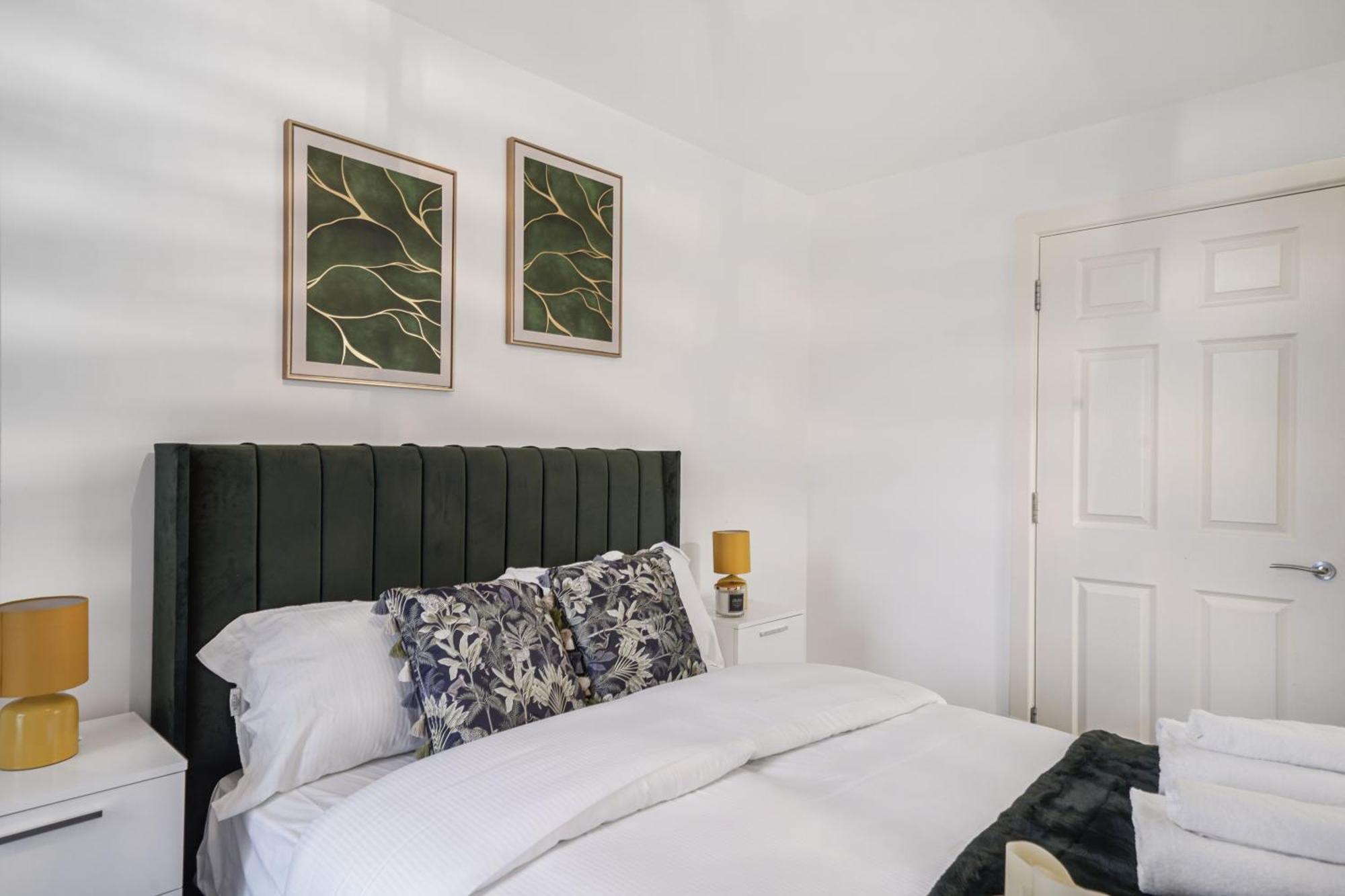 Modern Apartments With Free Parking Near Heathrow Colnbrook Eksteriør bilde
