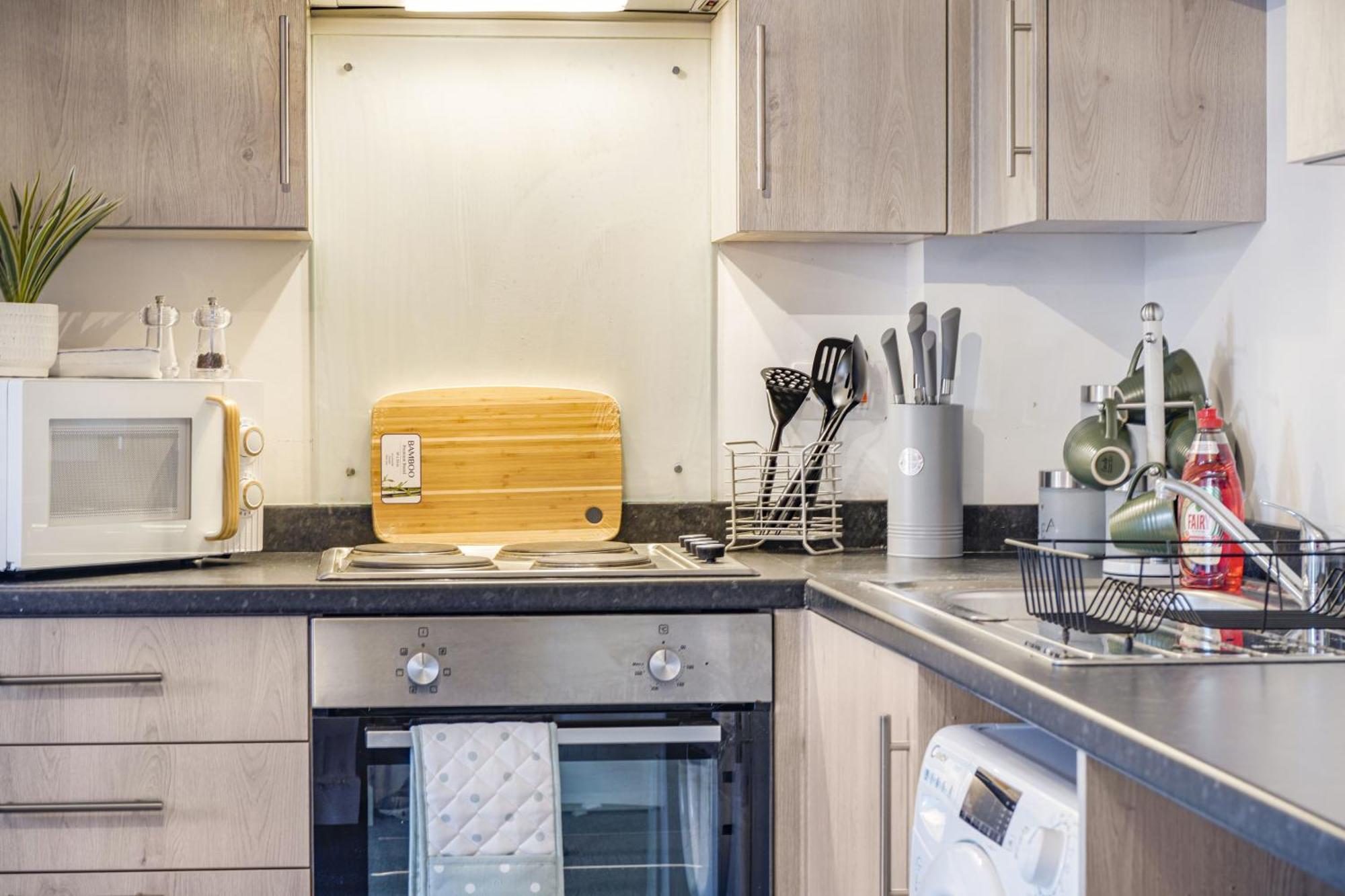 Modern Apartments With Free Parking Near Heathrow Colnbrook Eksteriør bilde