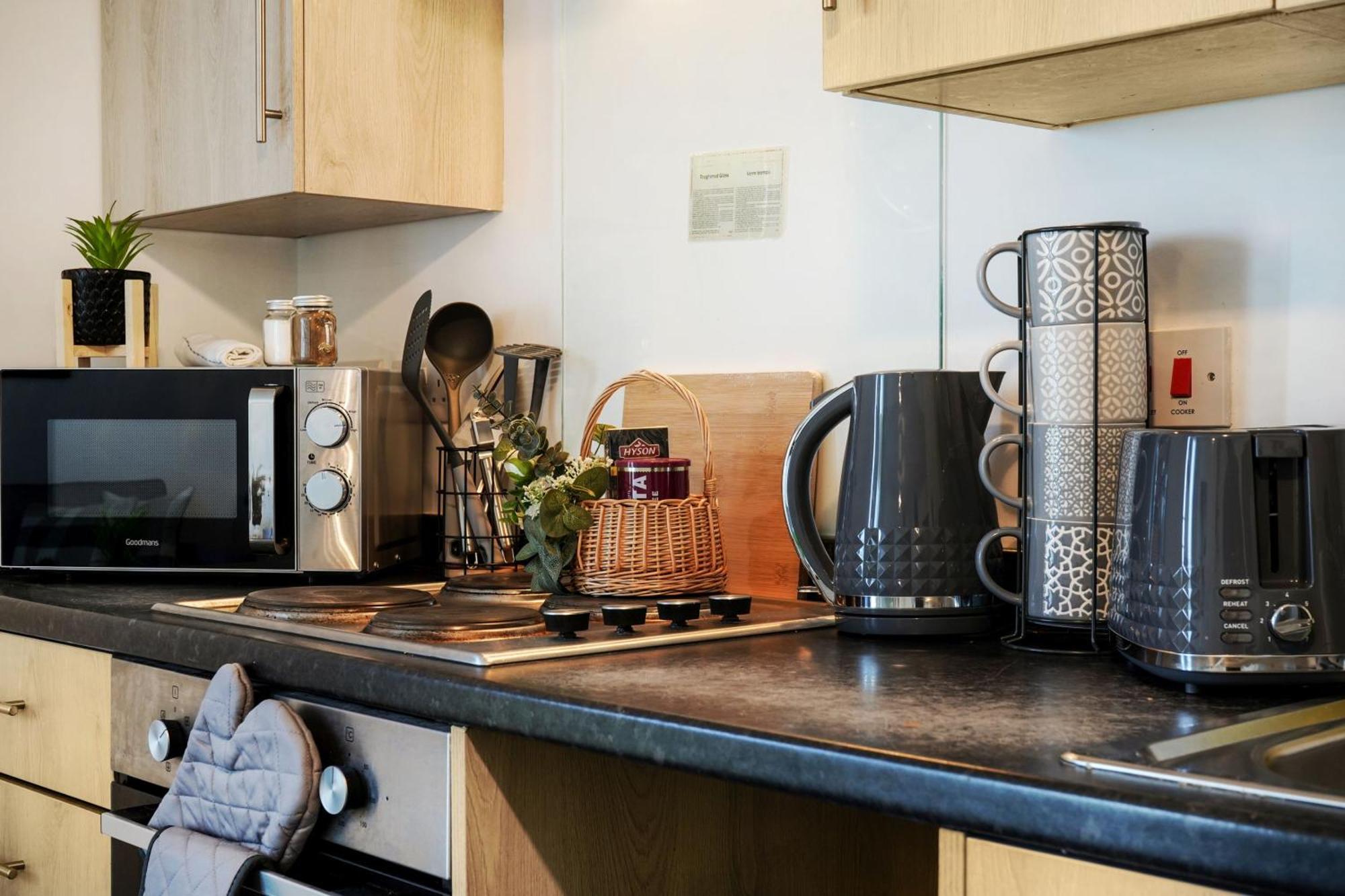 Modern Apartments With Free Parking Near Heathrow Colnbrook Eksteriør bilde