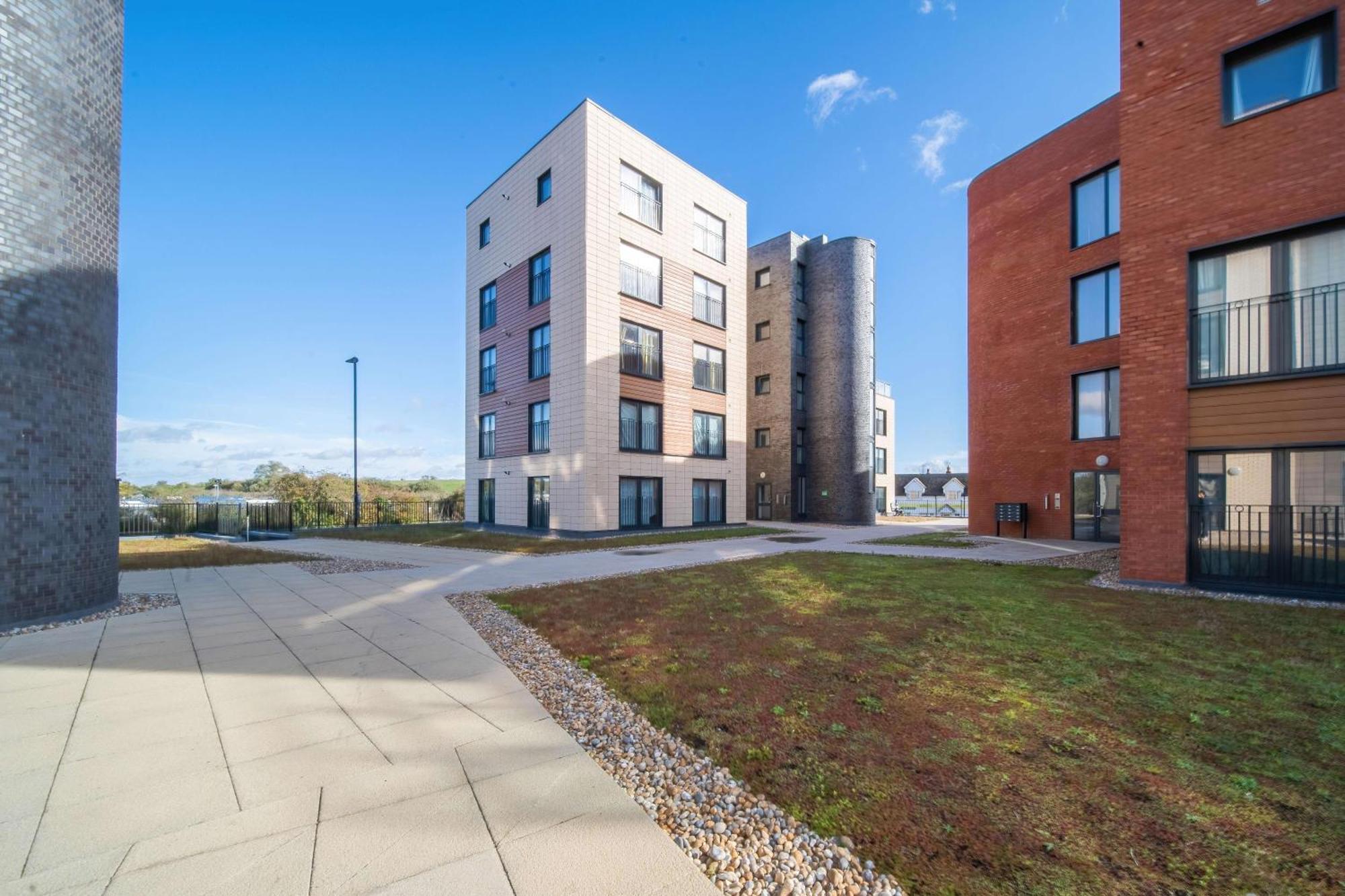 Modern Apartments With Free Parking Near Heathrow Colnbrook Eksteriør bilde