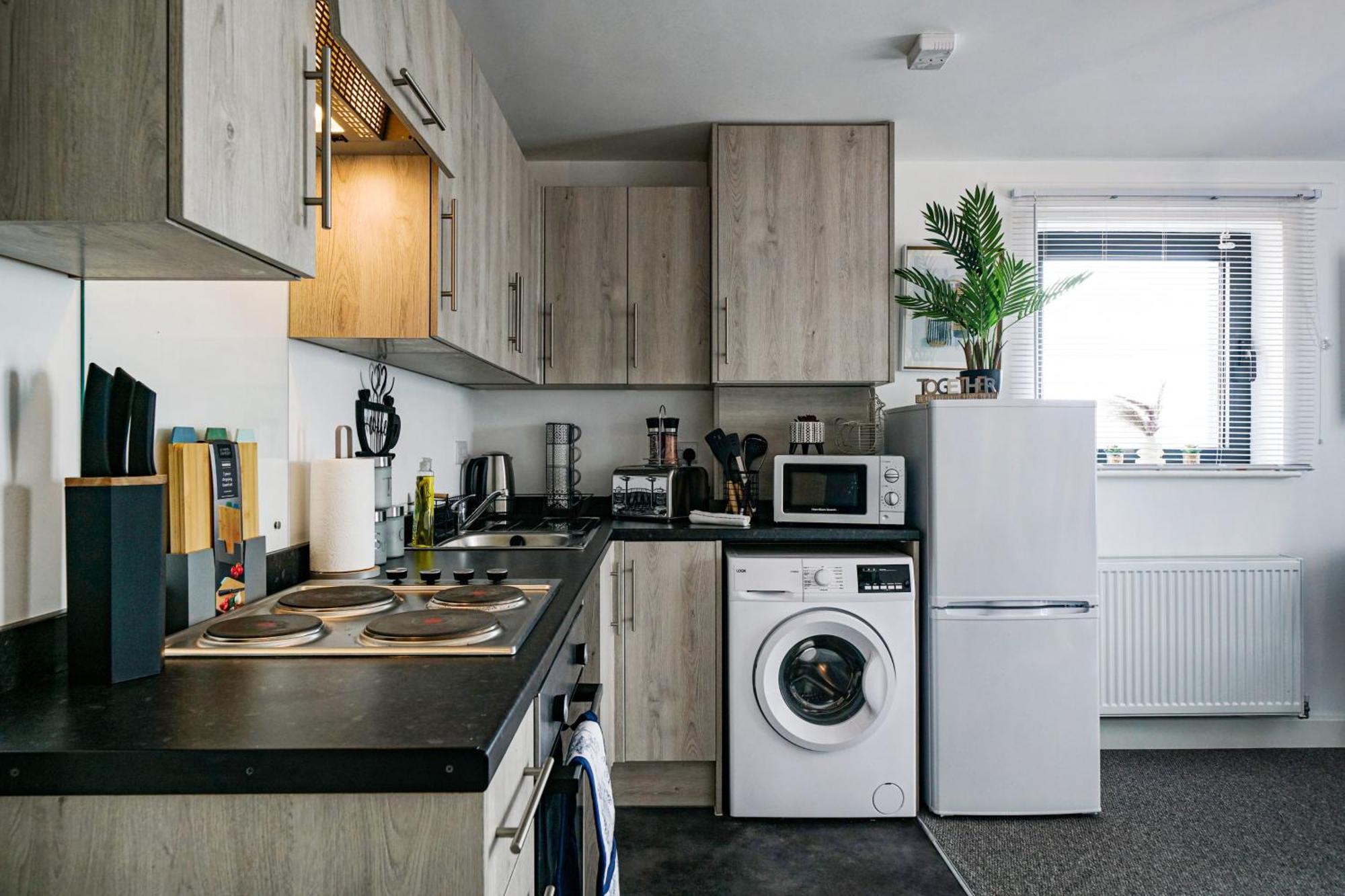 Modern Apartments With Free Parking Near Heathrow Colnbrook Eksteriør bilde