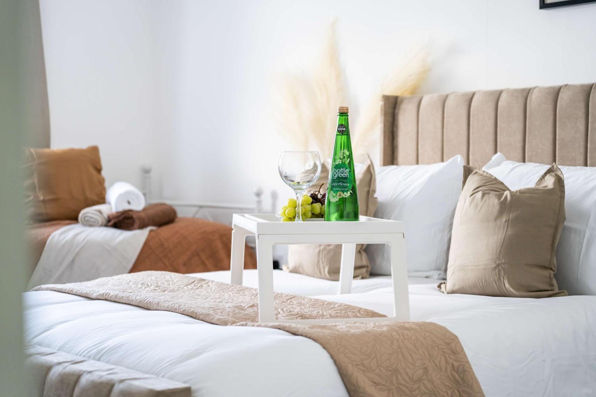 Modern Apartments With Free Parking Near Heathrow Colnbrook Eksteriør bilde