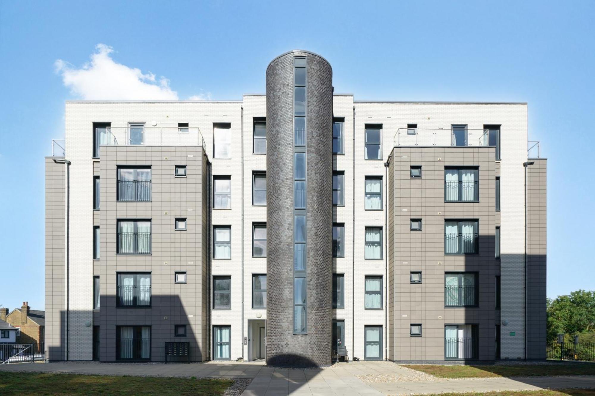 Modern Apartments With Free Parking Near Heathrow Colnbrook Eksteriør bilde