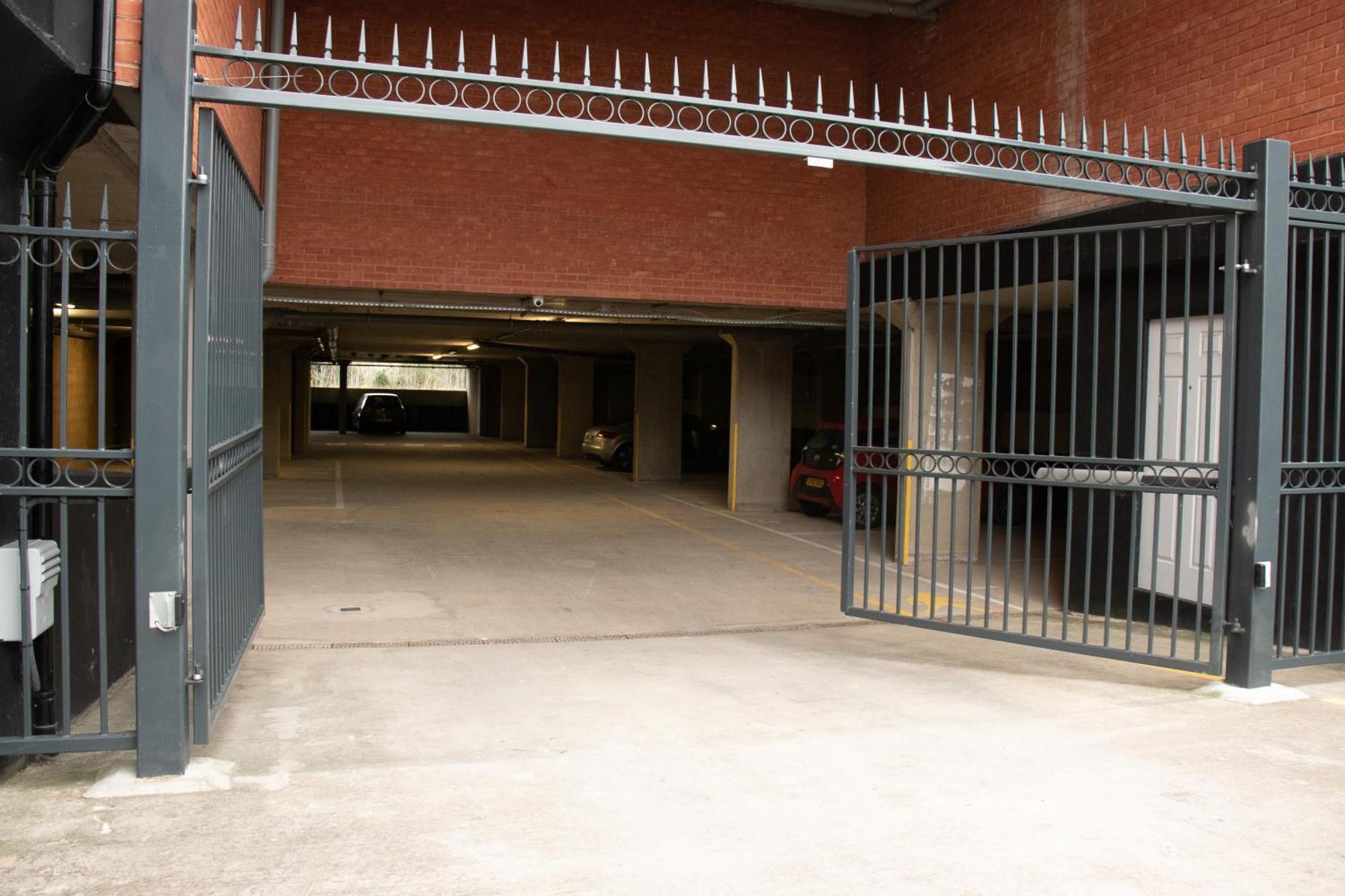 Modern Apartments With Free Parking Near Heathrow Colnbrook Eksteriør bilde